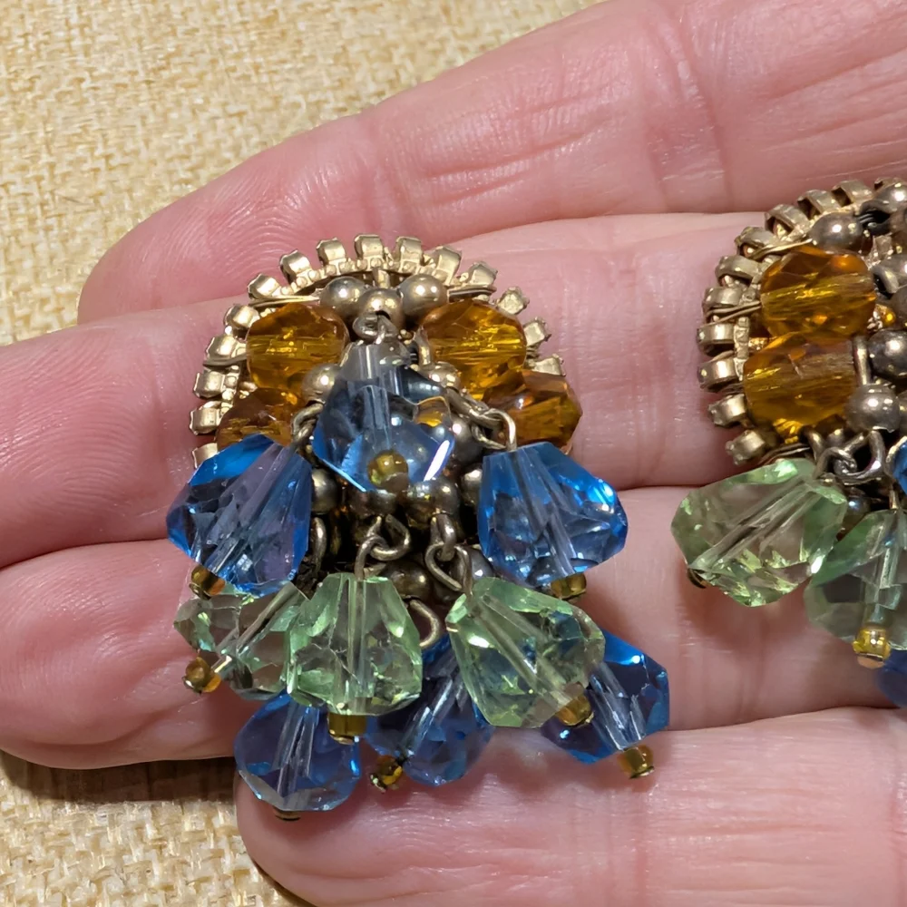 Vintage Mid Century Colorful Beaded Retro Clip On Earrings - Picture 2 of 7